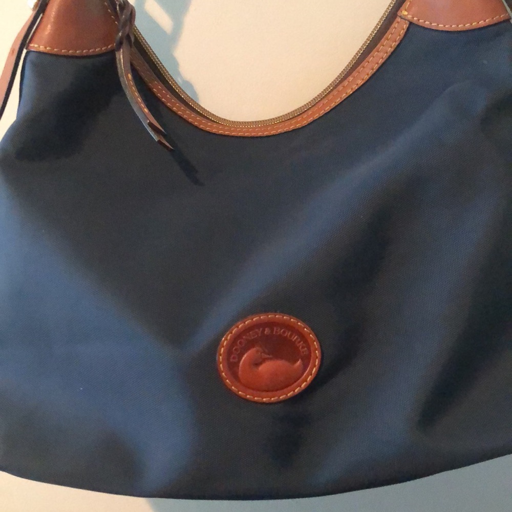 Dooney &  Bourke purse.  In great condition.